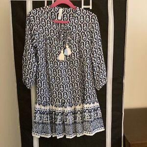 CoolChange Kids Coverup/Dress in Blue & White print. Size 8.